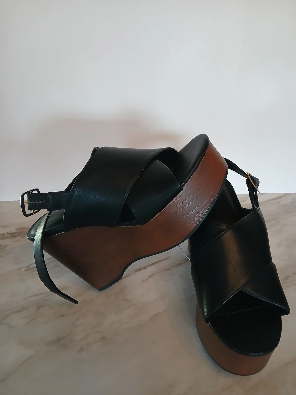 S 6 1/2 Universal Thread Black Crisscross Platform Sandals with Wood-Look Wedge